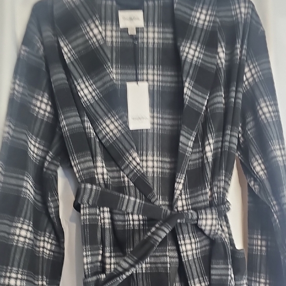 Goodfellow & Co Black and White Plaid Robe - Picture 5 of 7